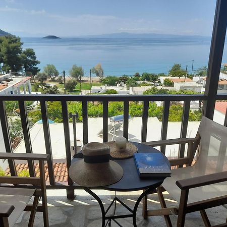 Lilian Beachfront Apartments นิโอไกลมา ภายนอก รูปภาพ