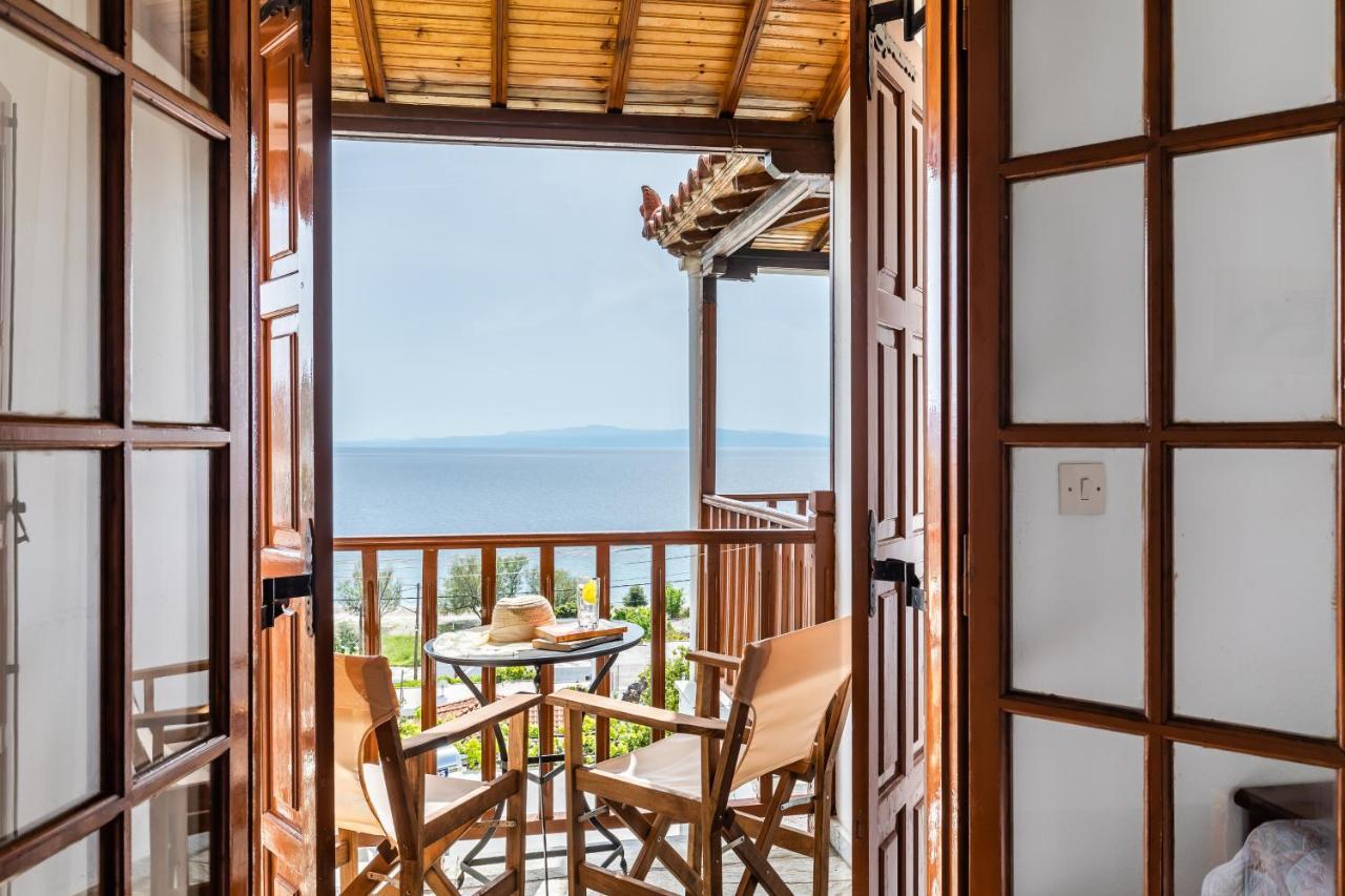 Lilian Beachfront Apartments นิโอไกลมา ภายนอก รูปภาพ