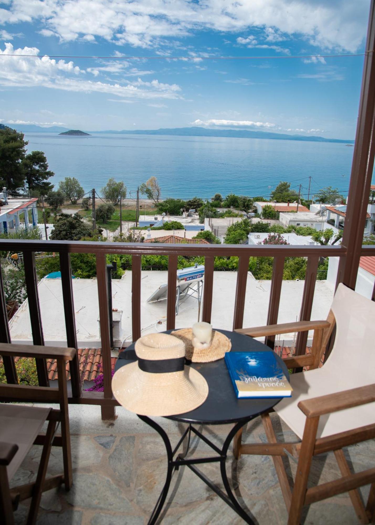 Lilian Beachfront Apartments นิโอไกลมา ภายนอก รูปภาพ