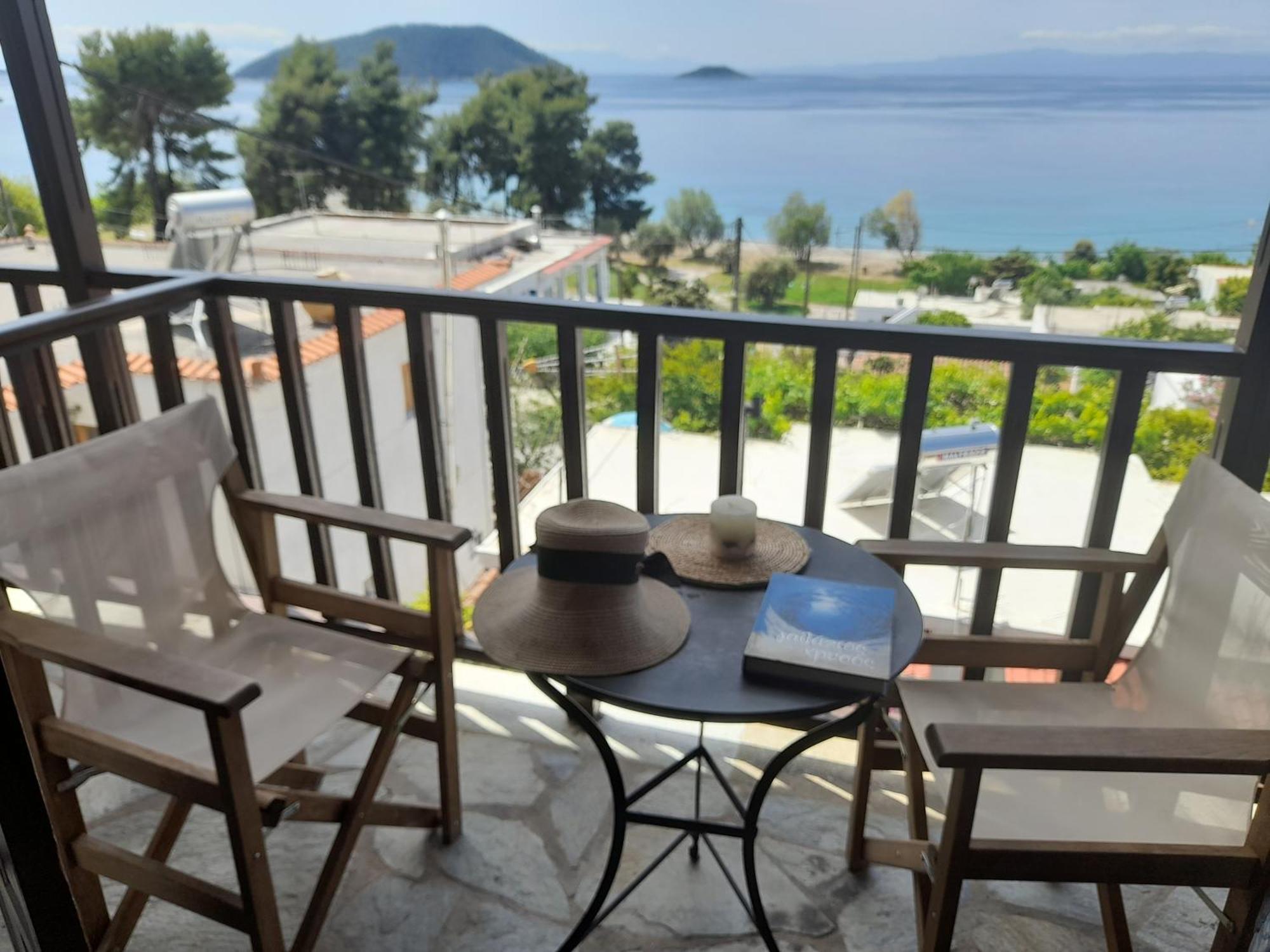 Lilian Beachfront Apartments นิโอไกลมา ภายนอก รูปภาพ