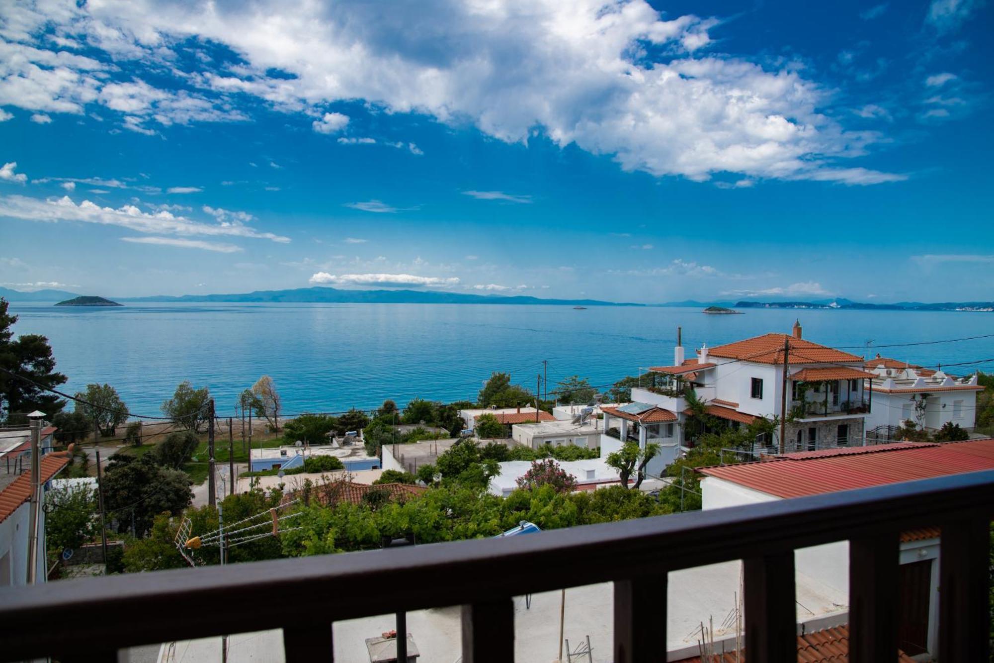 Lilian Beachfront Apartments นิโอไกลมา ภายนอก รูปภาพ