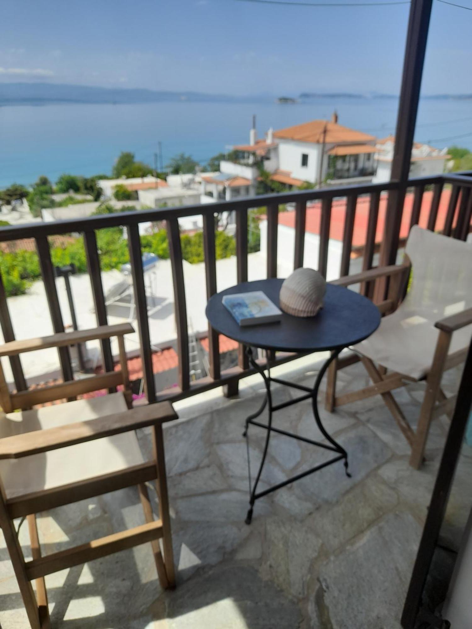 Lilian Beachfront Apartments นิโอไกลมา ภายนอก รูปภาพ