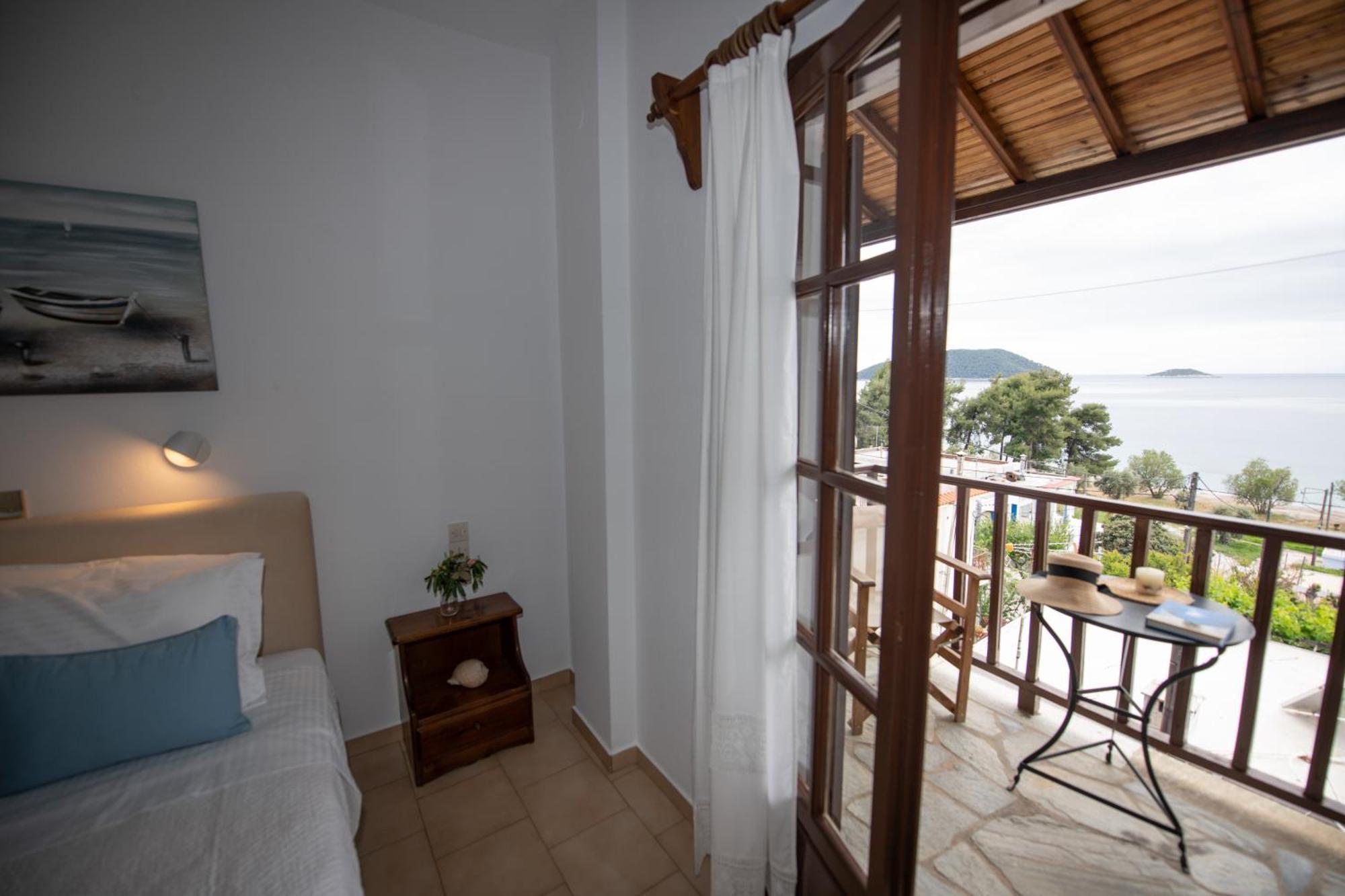 Lilian Beachfront Apartments นิโอไกลมา ภายนอก รูปภาพ
