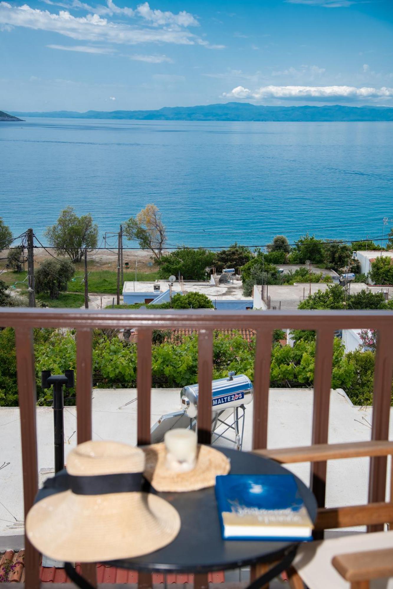 Lilian Beachfront Apartments นิโอไกลมา ภายนอก รูปภาพ