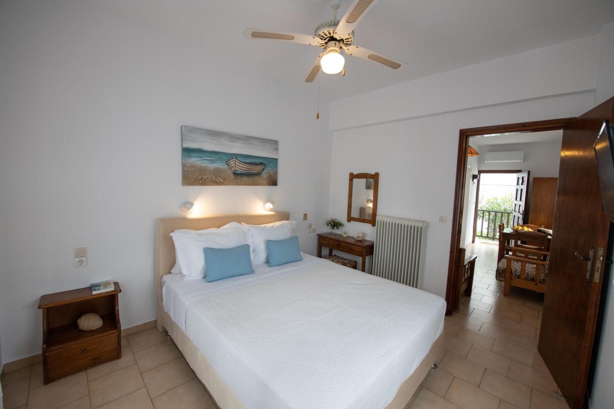 Lilian Beachfront Apartments นิโอไกลมา ภายนอก รูปภาพ
