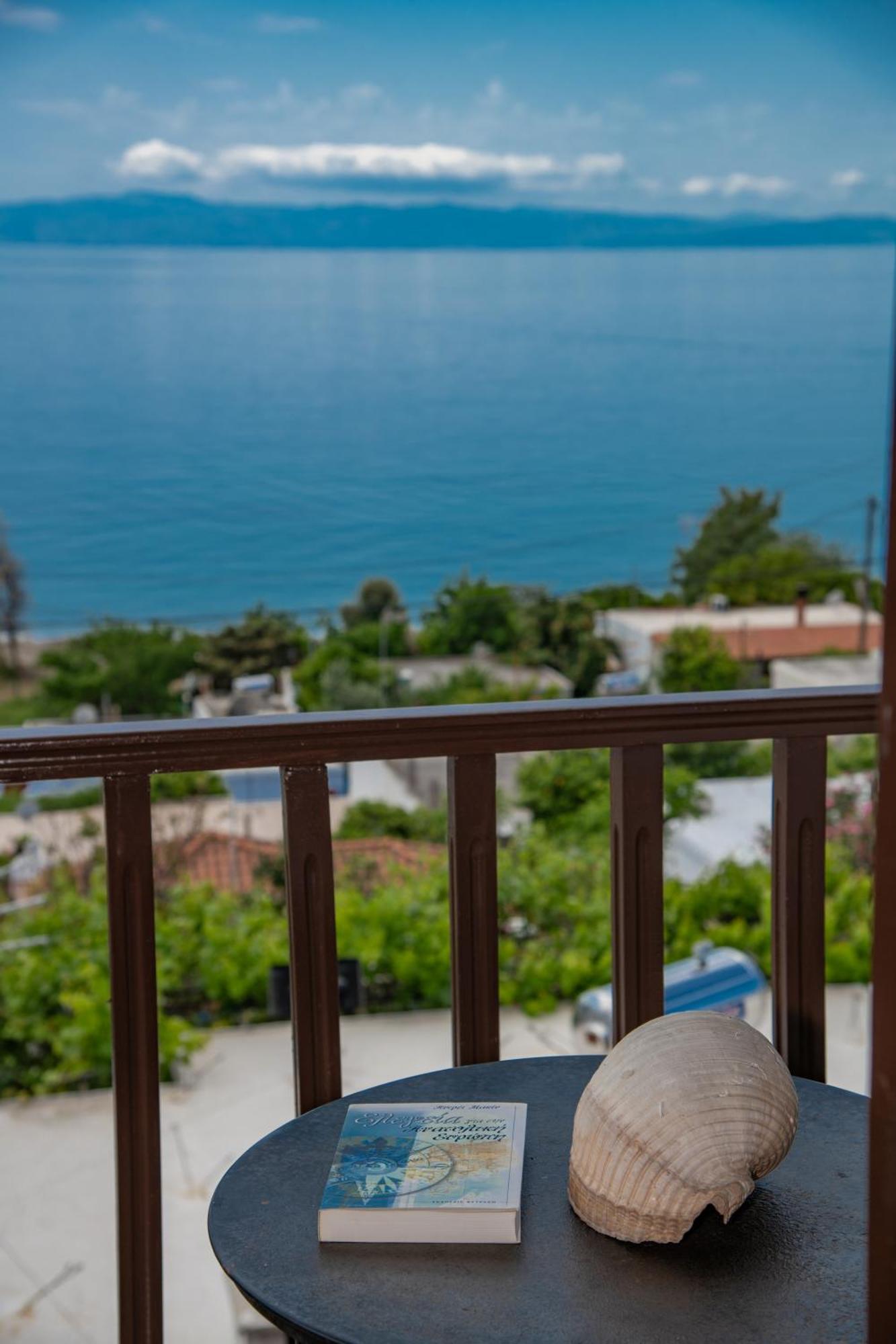 Lilian Beachfront Apartments นิโอไกลมา ภายนอก รูปภาพ
